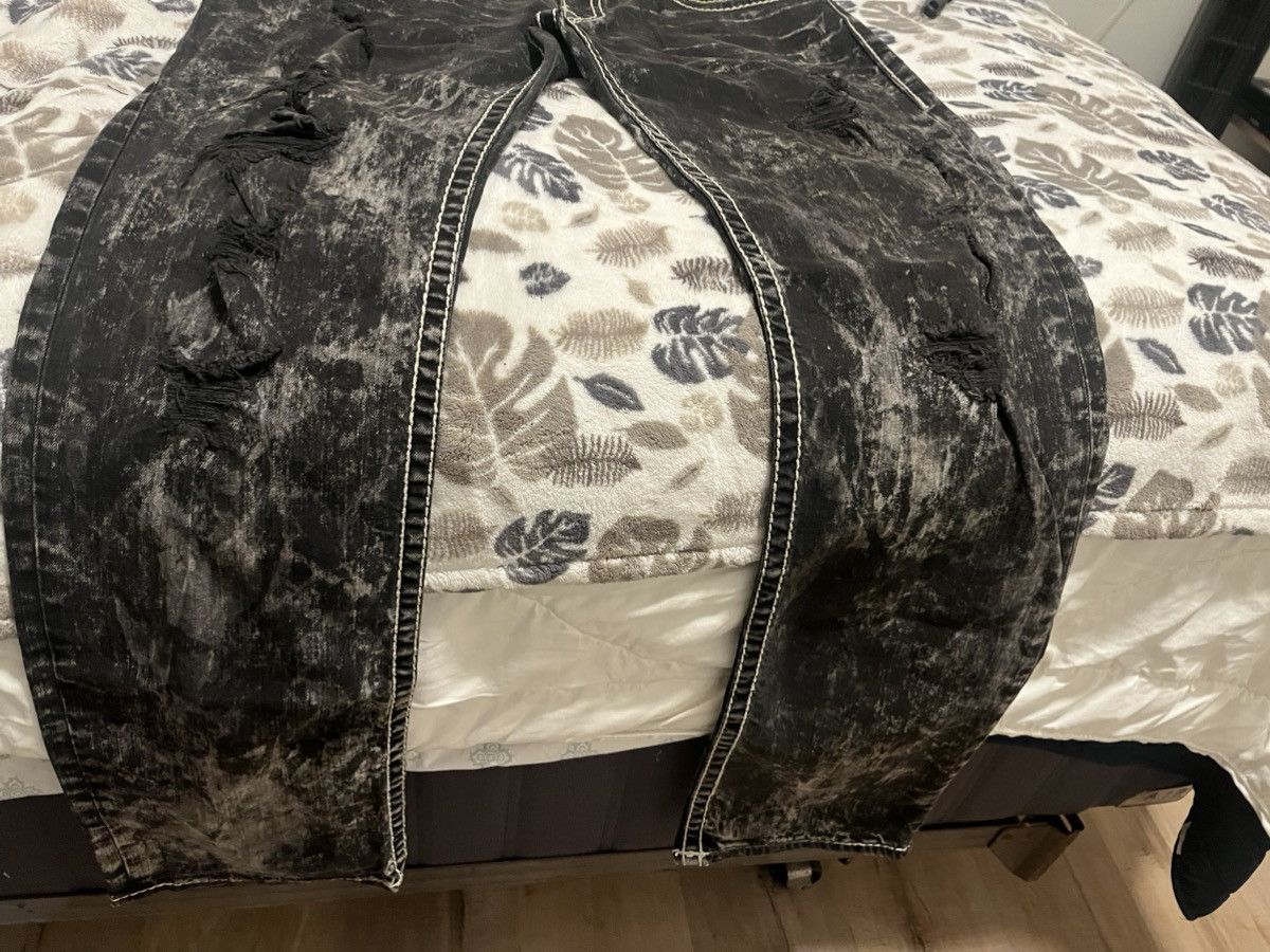True Religion True religion Early 2010s bleached/washed ripped style Size US 34 / EU 50 - 3 Thumbnail