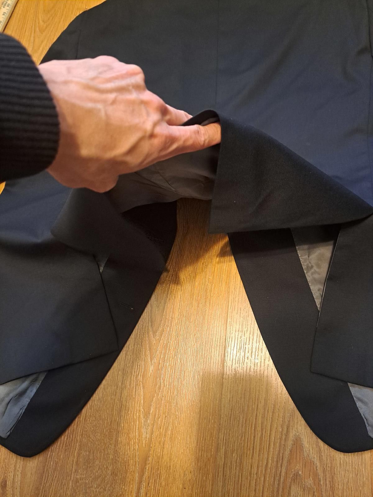 Hart Schaffner Marx Hart Schaffner Marx 2 Piece Suit Mens 52R 34x29 Black Wool Size 52R - 8 Thumbnail