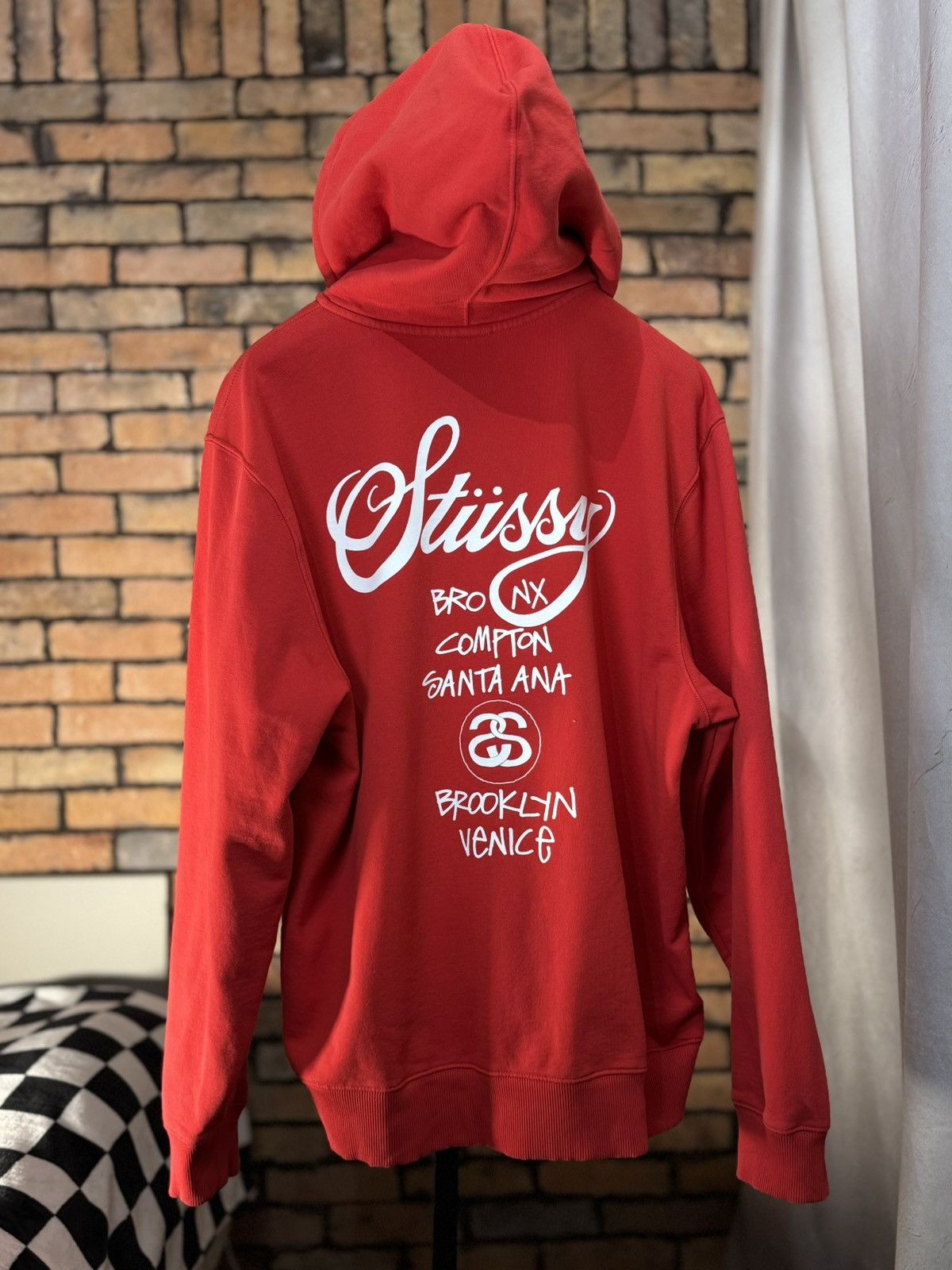 Dover Street Market × Stussy $118 DSM CHILI RED STUSSY WORLD TOUR HOODIE Size US XL / EU 56 / 4 - 1 Thumbnail