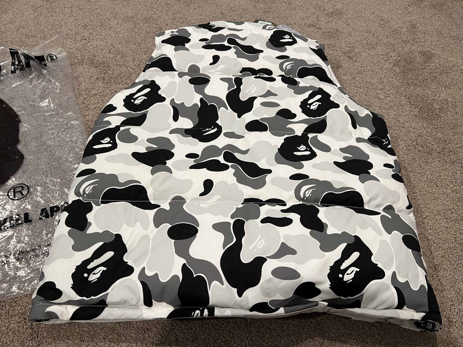 Bape Brand new A Bathing Ape Camo ABC Reversible Down Vest XXL Size US XXL / EU 58 / 5 - 5 Thumbnail