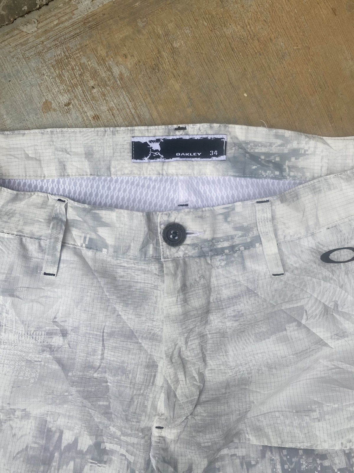 Oakley Oakley Printed Shorts Size US 33 - 3 Thumbnail