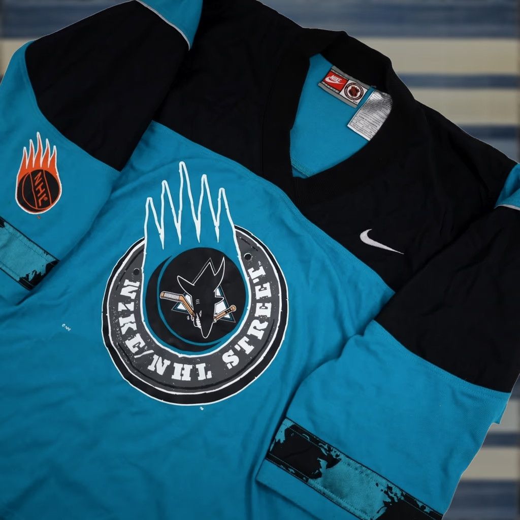Nike VINTAGE Nike San Jose Sharks Mens Small Hockey Jersey Blue Shirt Mens Small Blue Sharks 90s Mens Size US S / EU 44-46 / 1 - 1 Thumbnail