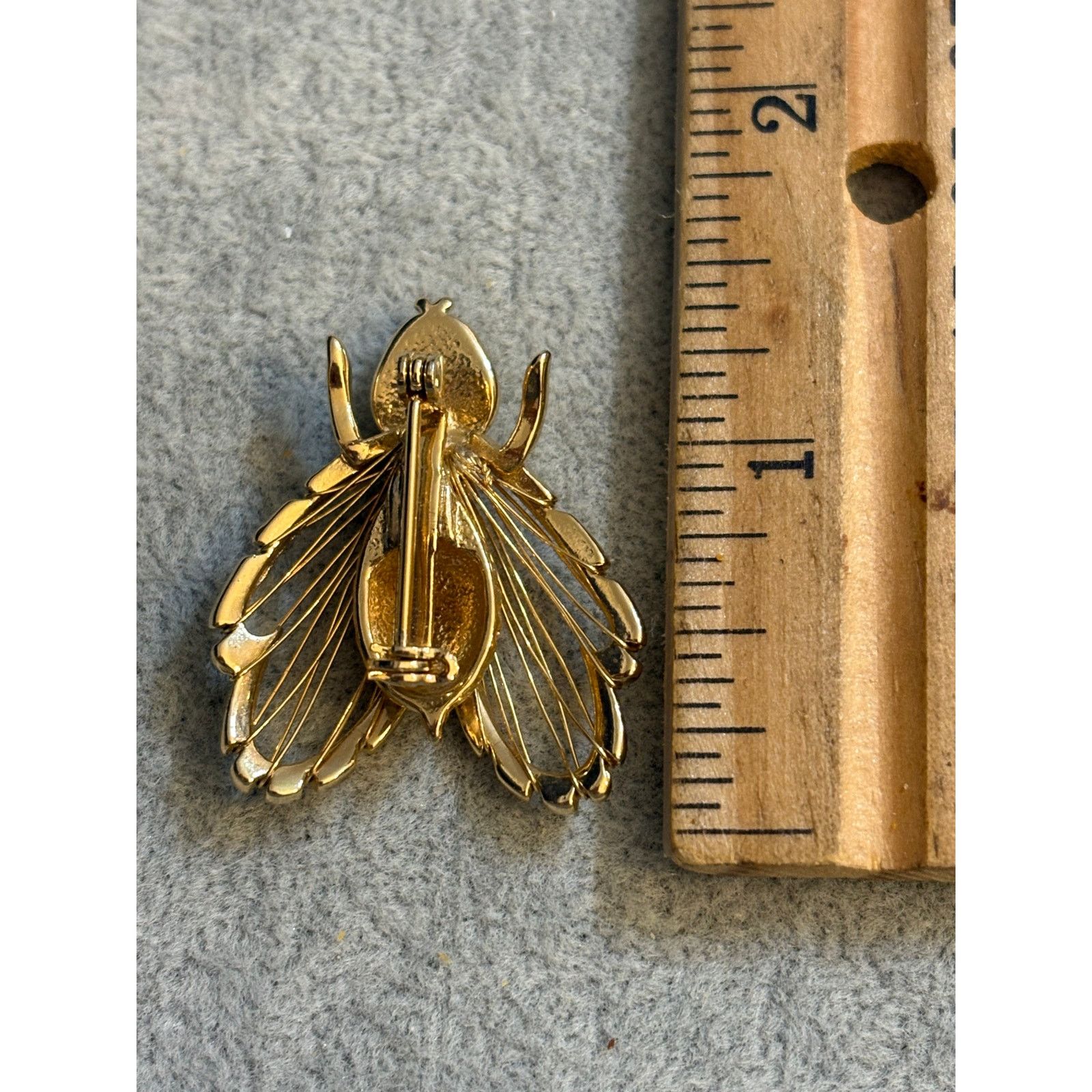 Other Vintage Gold Tone Fly Brooch Openwork Wings Figural Pin Size ONE SIZE - 2 Thumbnail