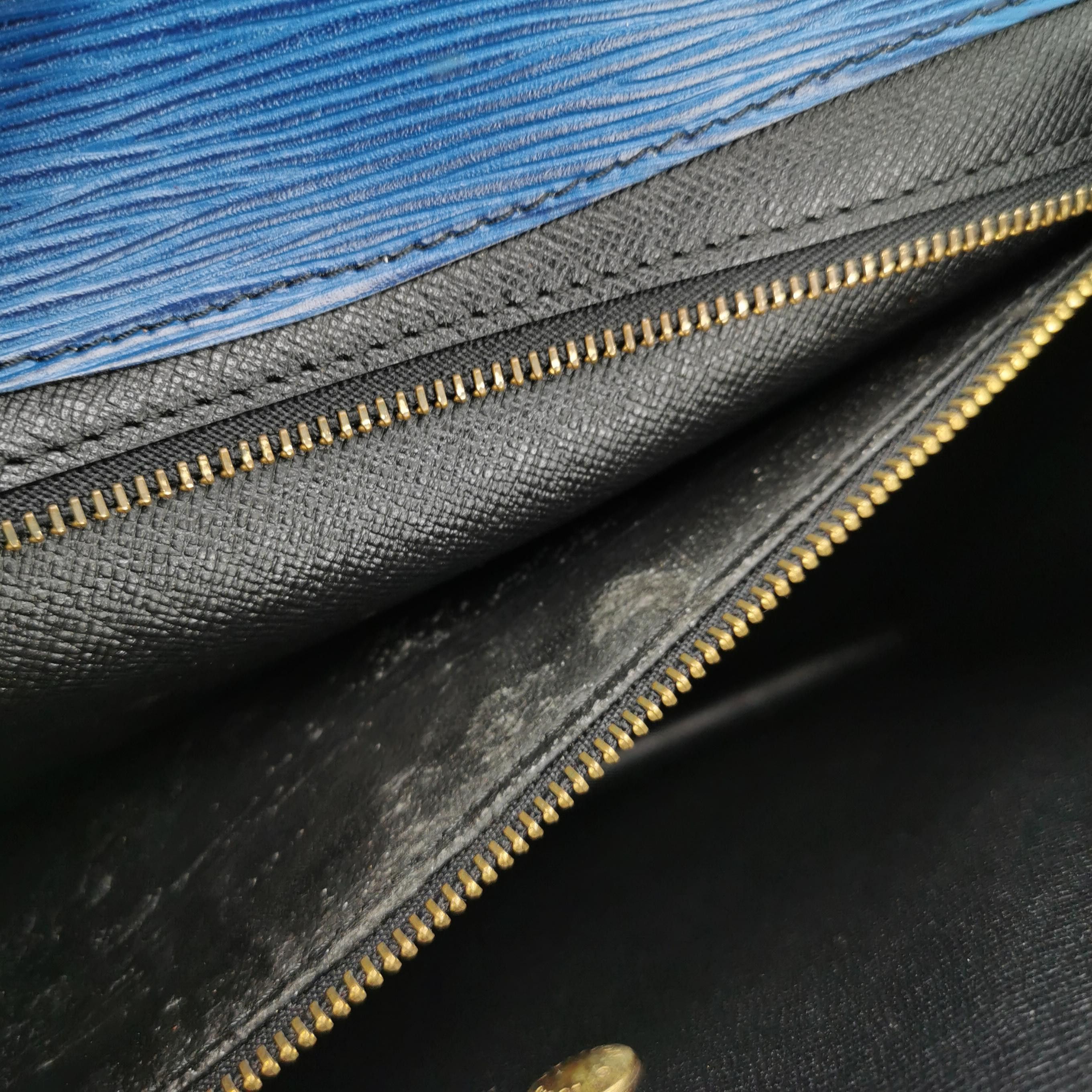 Louis Vuitton Louis Vuitton (LV) Cowhide Water Ripple Solid Color Letter Size ONE SIZE - 8 Thumbnail