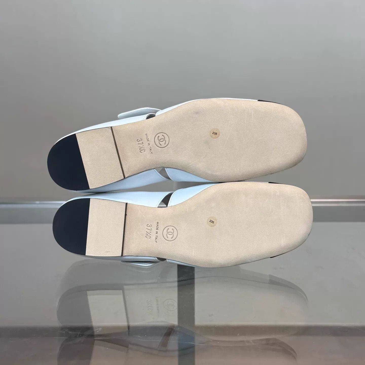 Chanel CHANEL 26P Black & White Color Block Mary Jane Shoes EU37.5 Size US 7 / IT 37 - 7 Thumbnail