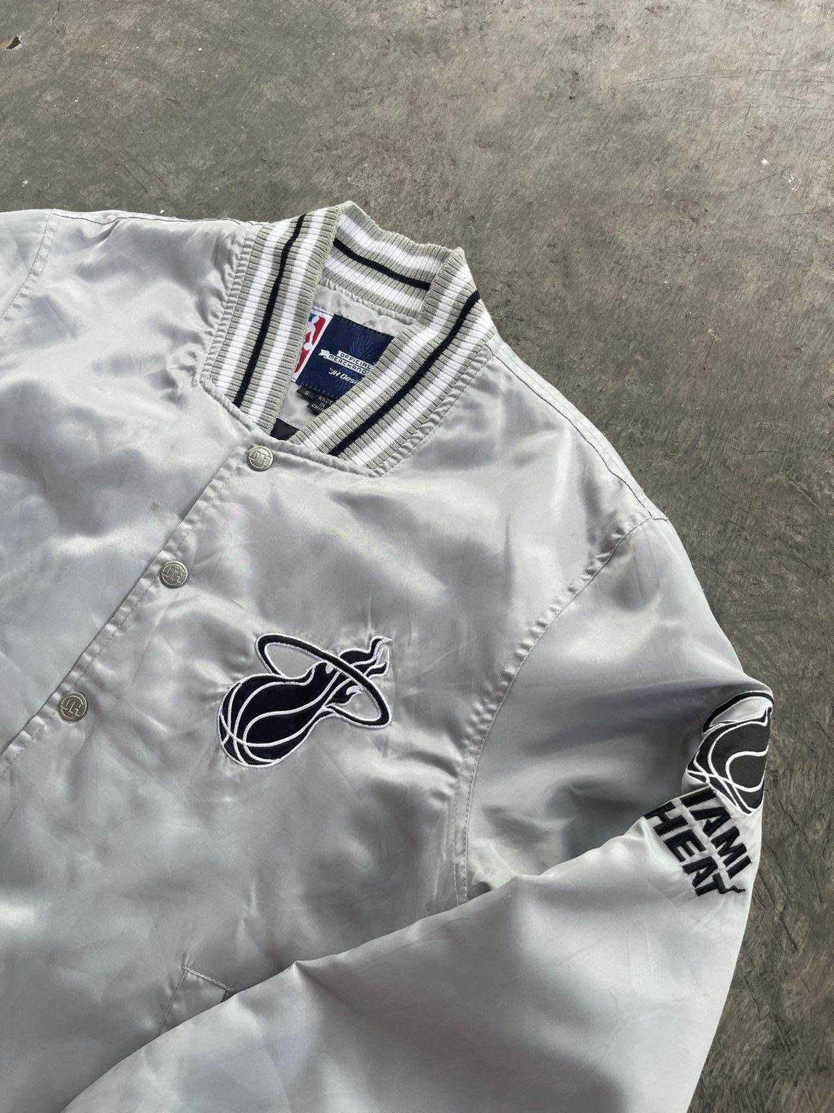 JH Design VARSITY JH DESIGN MIAMI HEAT Size US L / EU 52-54 / 3 - 2 Thumbnail