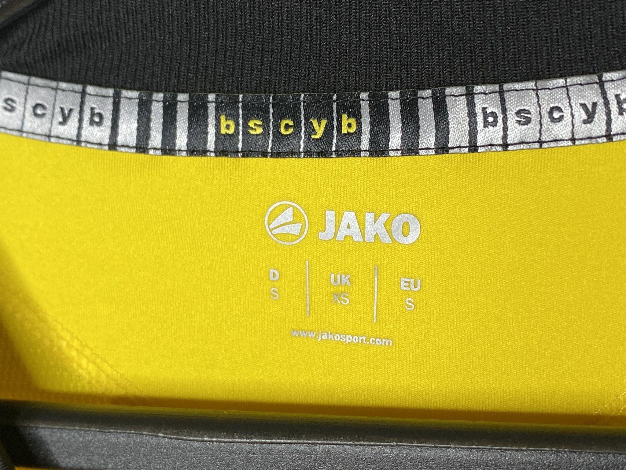 Nike BSC YOUNG BOYS 2012 2013 HOME FOOTBAL SHIRT SOCCER JERSEY Size US S / EU 44-46 / 1 - 5 Thumbnail