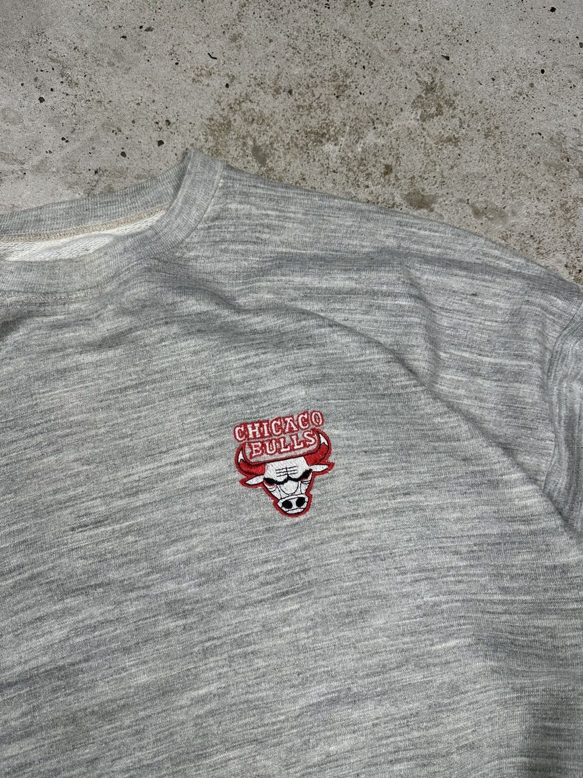 NBA × Vintage Vintage 90s Chicago Bulls Grey Embroidery Logo Crewneck Size US XL / EU 56 / 4 - 4 Thumbnail