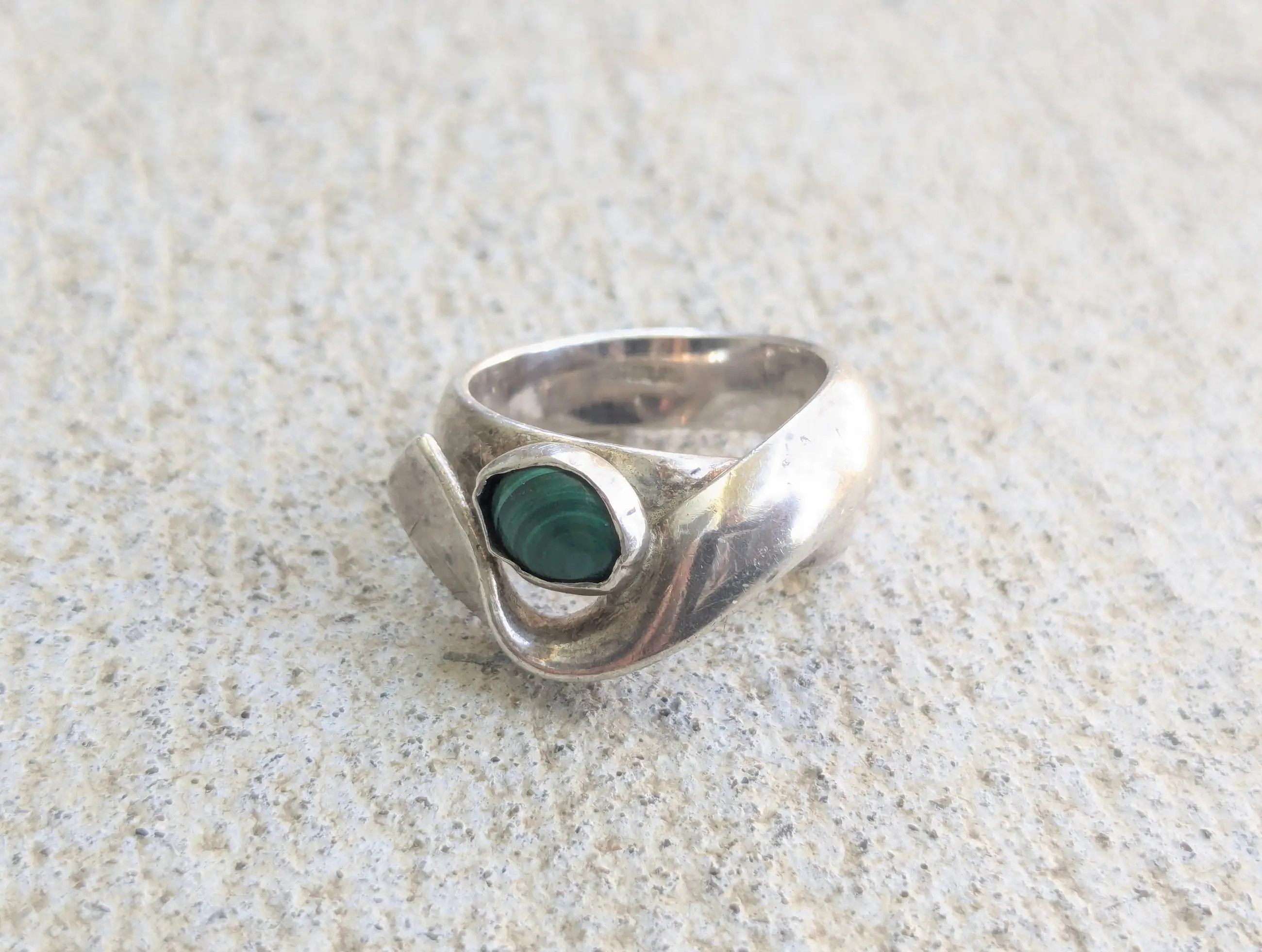 Jewelry × Vintage Vintage Sterling Silver Ring Malachite 10 Modern Abstract Size ONE SIZE - 6 Thumbnail