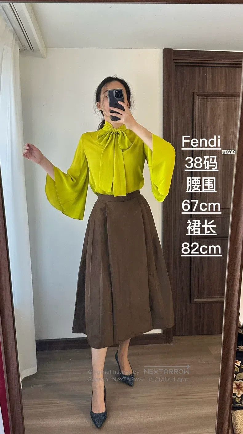 Fendi Fendi Pleated Skirt in Horse Face Style Size 25" / US 0 / IT 36 - 1 Thumbnail