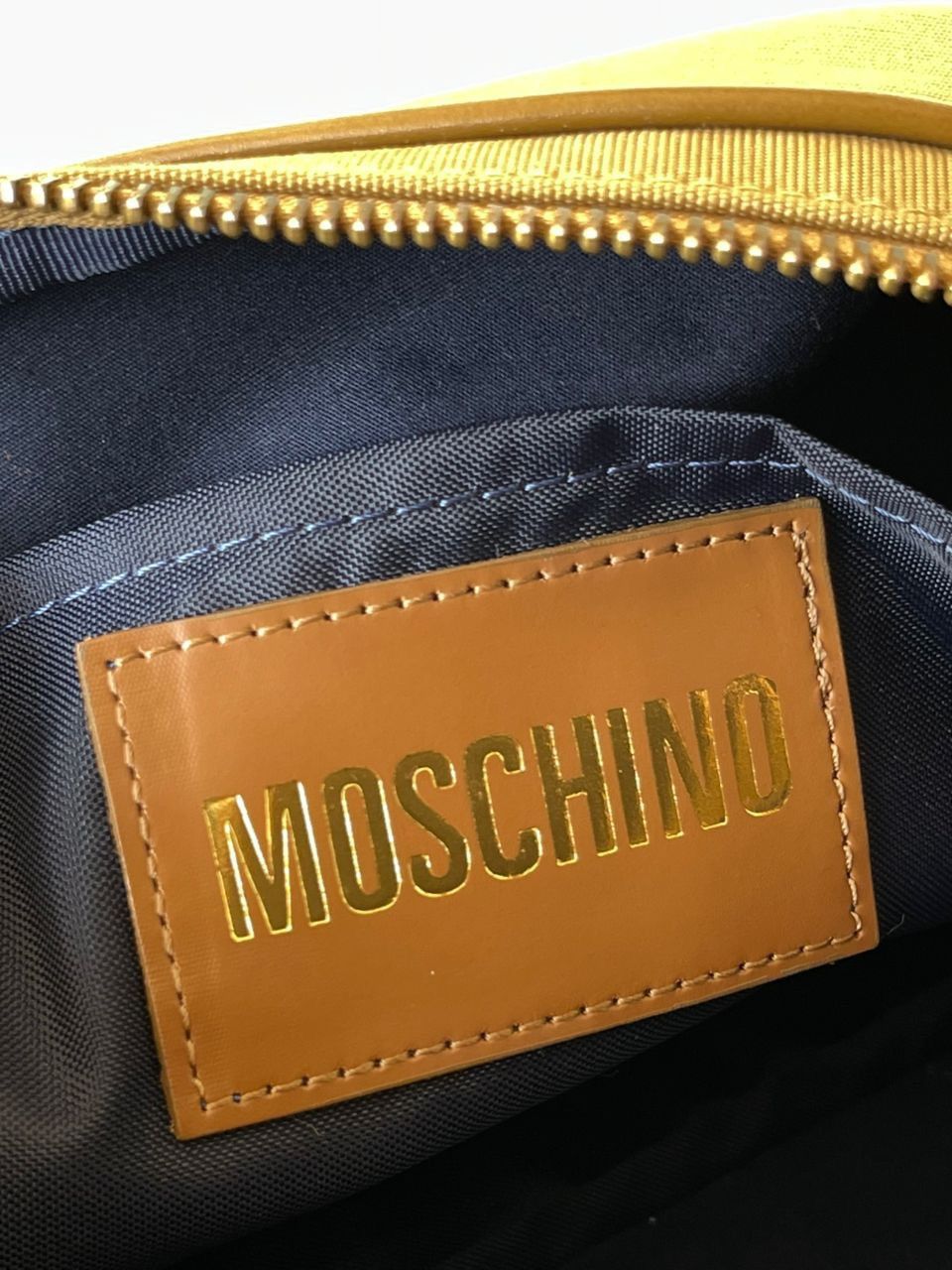 Designer × Moschino Moschino Gold Hadware Clutch Pouch Bag Size ONE SIZE - 16 Thumbnail