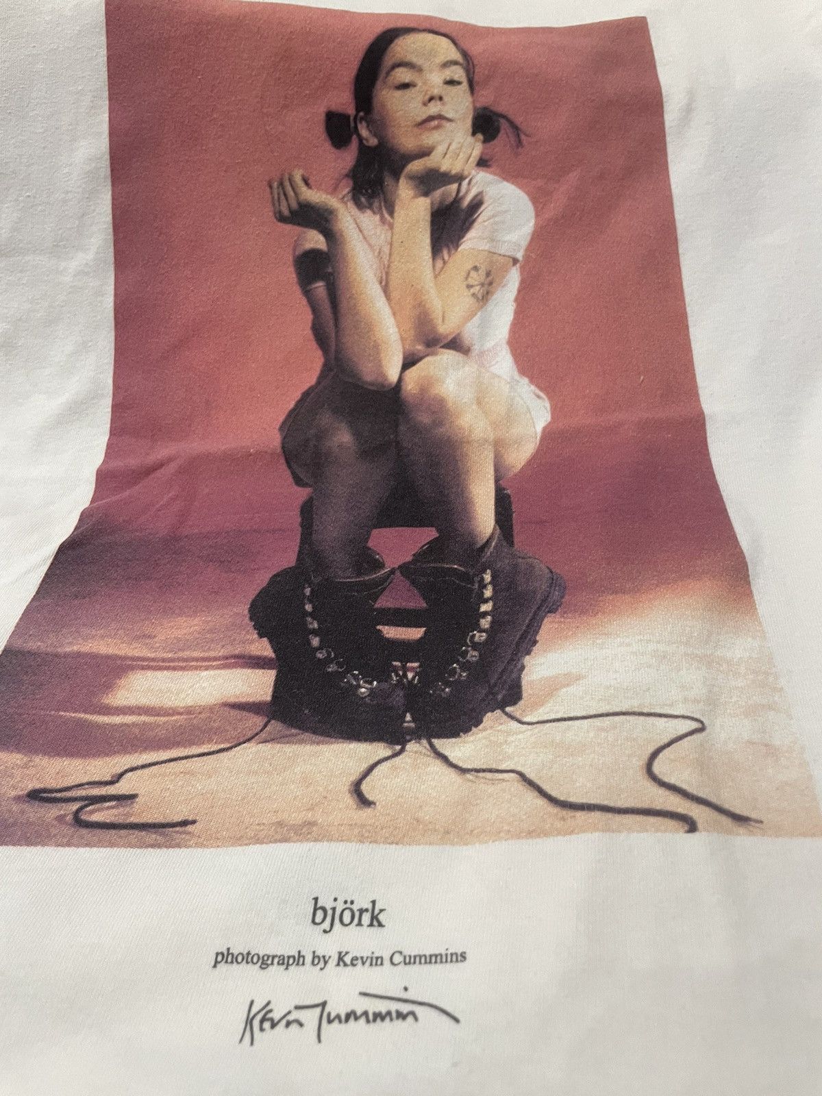 Band Tees × Vintage 2000s Bjork Photograph By Kevin Cummins Tshirt Size US M / EU 48-50 / 2 - 5 Thumbnail