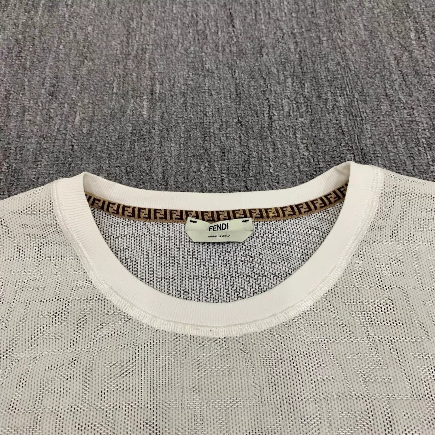 Fendi Fendi White FF Print Cutout SS M 95New JZ1812 Size US M / EU 48-50 / 2 - 7 Thumbnail
