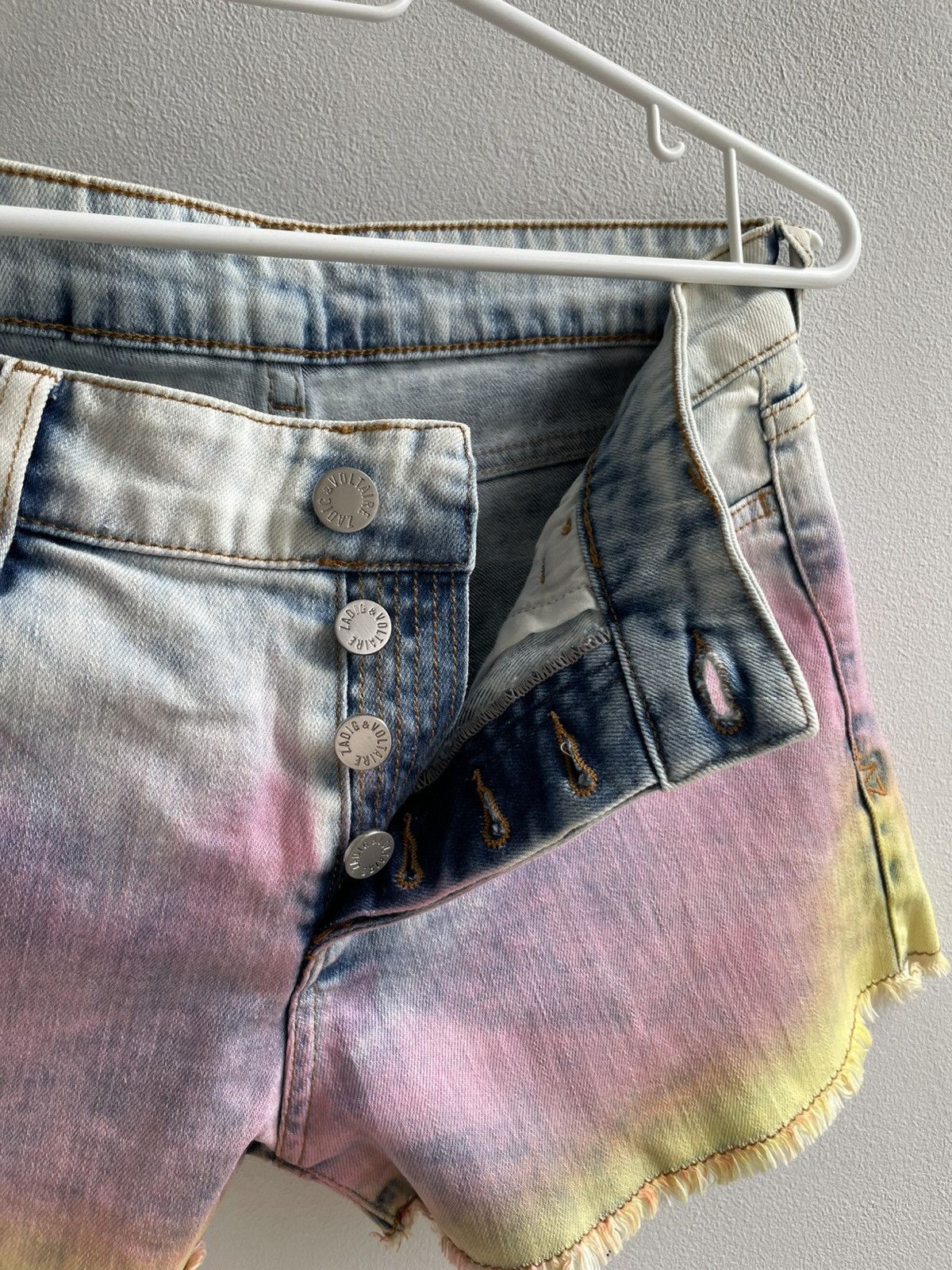 Designer × Zadig & Voltaire Zadig & Voltaire Gradient Denim Mini Short Multicilor Rare Size 34" / US 12 / IT 48 - 7 Thumbnail
