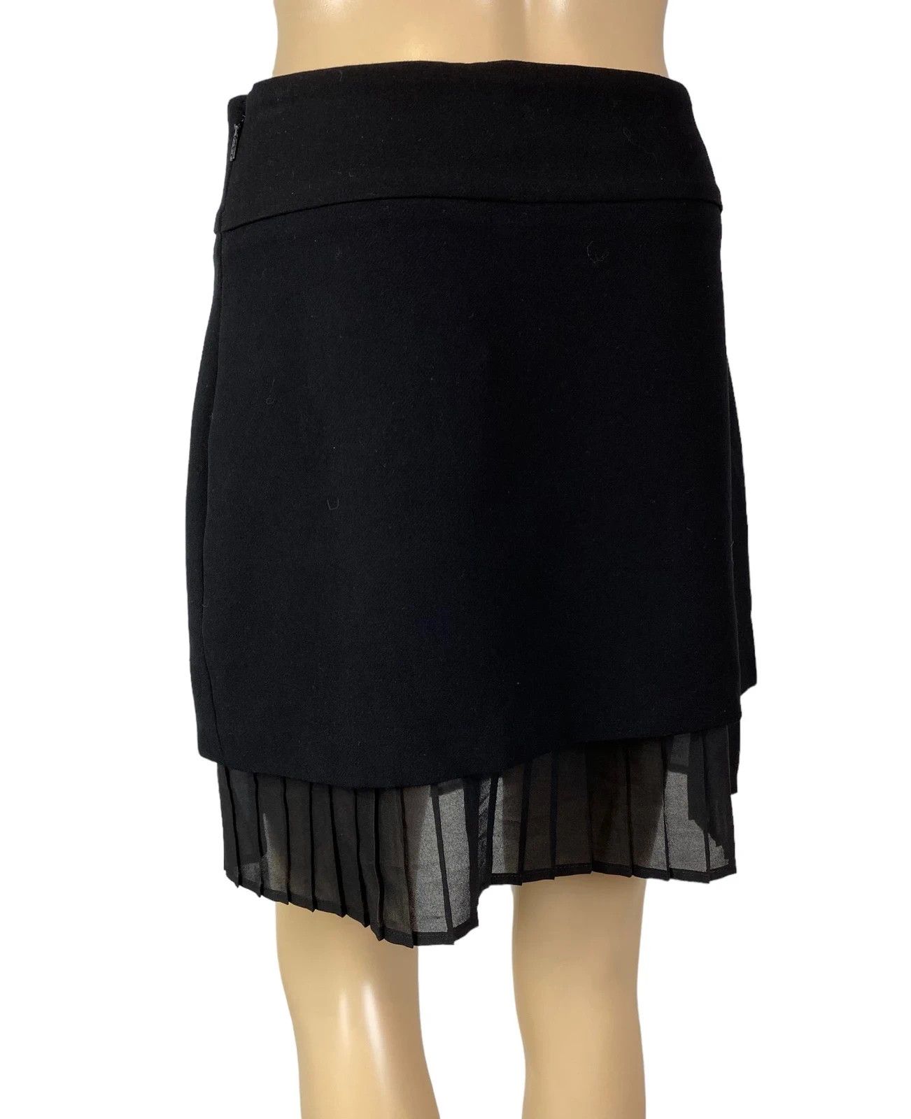 Pinko Pinko Mini Skirt With Mesh size GB8 I40 Size 27" / US 4 / IT 40 - 6 Thumbnail