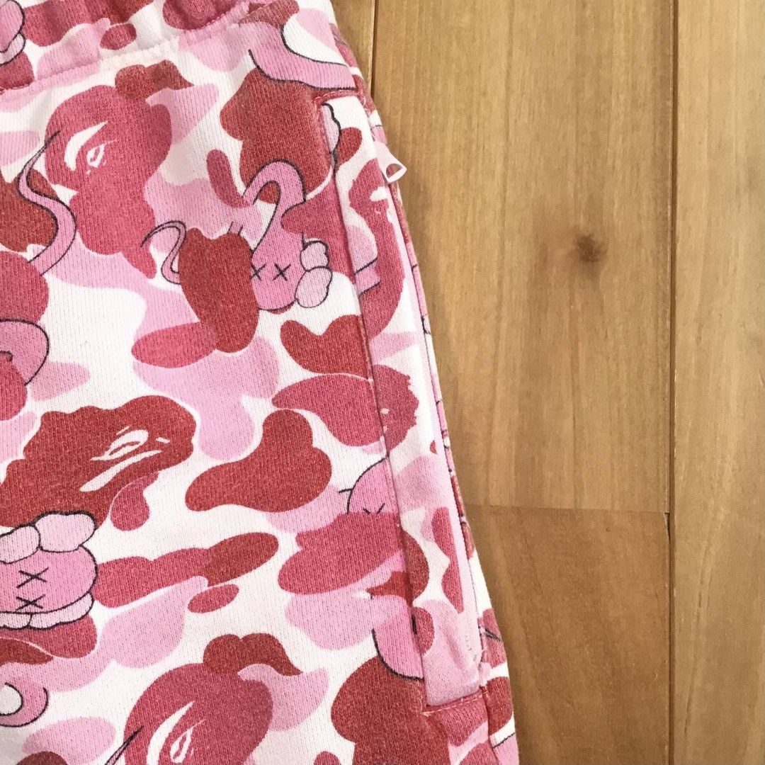 Bape × Kaws BAPE × KAWS Bendy ABC Camo Pink Sweat Shorts NIGO ★size M Size US 32 / EU 48 - 5 Thumbnail