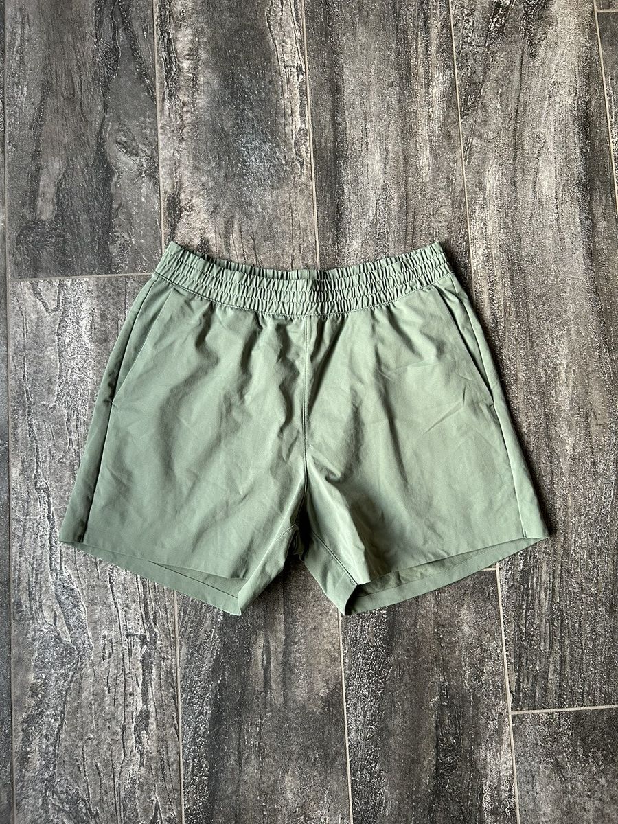 Vintage Vintage Olive Green Athletic Shorts Size US 32 / EU 48 - 1 Thumbnail