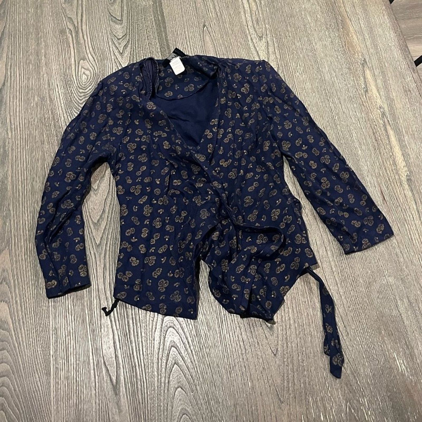Vintage Toby Vintage Navy Blue Fan Print Wrap Blouse Long Sleeve Sz4 Size S / US 4 / IT 40 - 1 Thumbnail