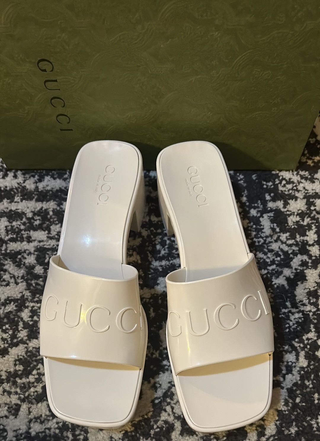 Gucci Gucci Rubber Logo Sandal Slipper size 39 Size US 9 / IT 39 - 3 Thumbnail