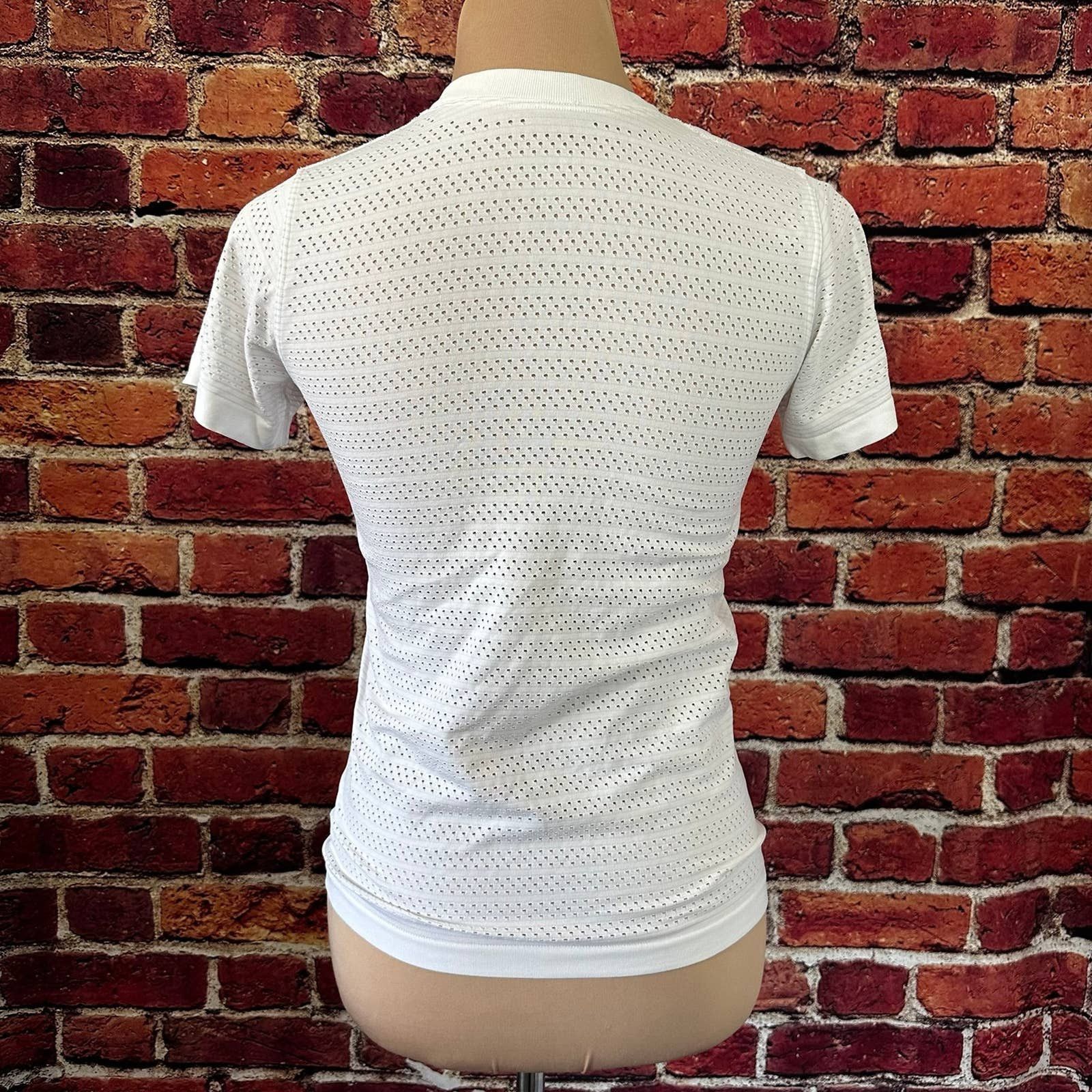 Lululemon Lululemon White womens tee Size S / US 4 / IT 40 - 3 Thumbnail