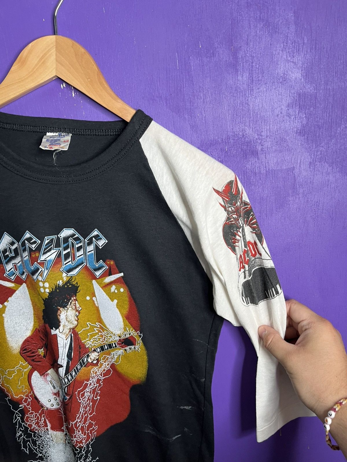 Band Tees × Vintage Vintage 80s AC/DC electric guitar raglan tour tee Size US S / EU 44-46 / 1 - 3 Thumbnail