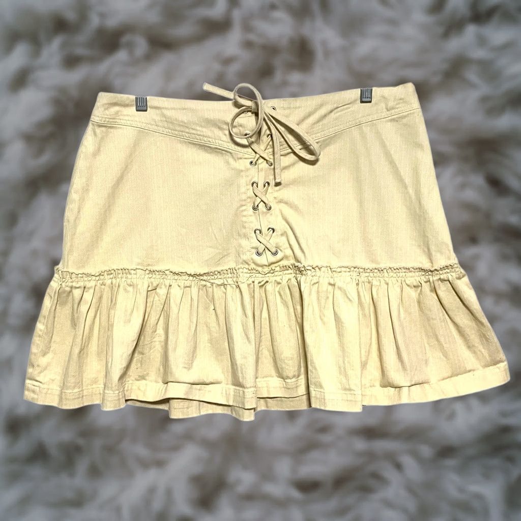 Forever 21 FOREVER 21 Lace Up Mini Skirt Plus 1X Ruffle Hem Flounce Coquette Milkmaid Y2K Skirt Women Plus 1X Cream Short Size 40" / US 18 - 1 Thumbnail