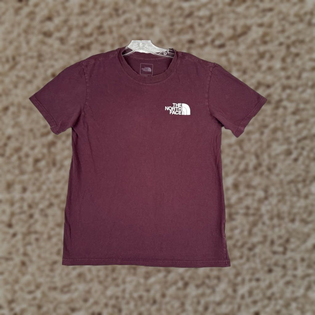 The North Face The North Face Shirt Men Regular Size S Short Sleeve Crew Red Cotton Outdoor Size US S / EU 44-46 / 1 - 1 Thumbnail