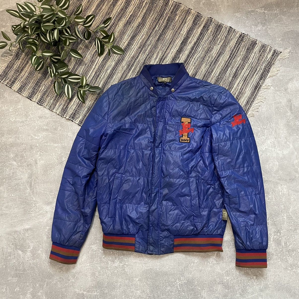 Iceberg Iceberg jacket puff distress big logo 90s vintage punk rock Size US S / EU 44-46 / 1 - 2 Thumbnail