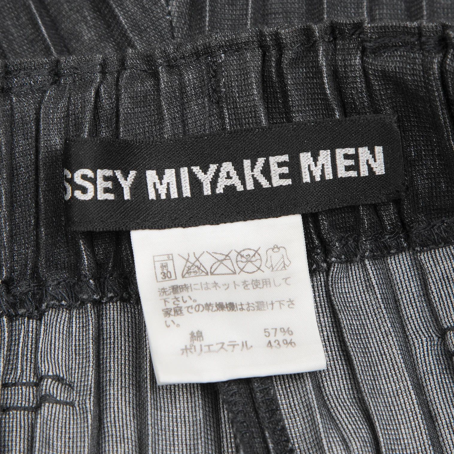 Issey Miyake Fabric Print Pleats Pants in Black, Size 4 Size US 36 / EU 52 - 12 Thumbnail