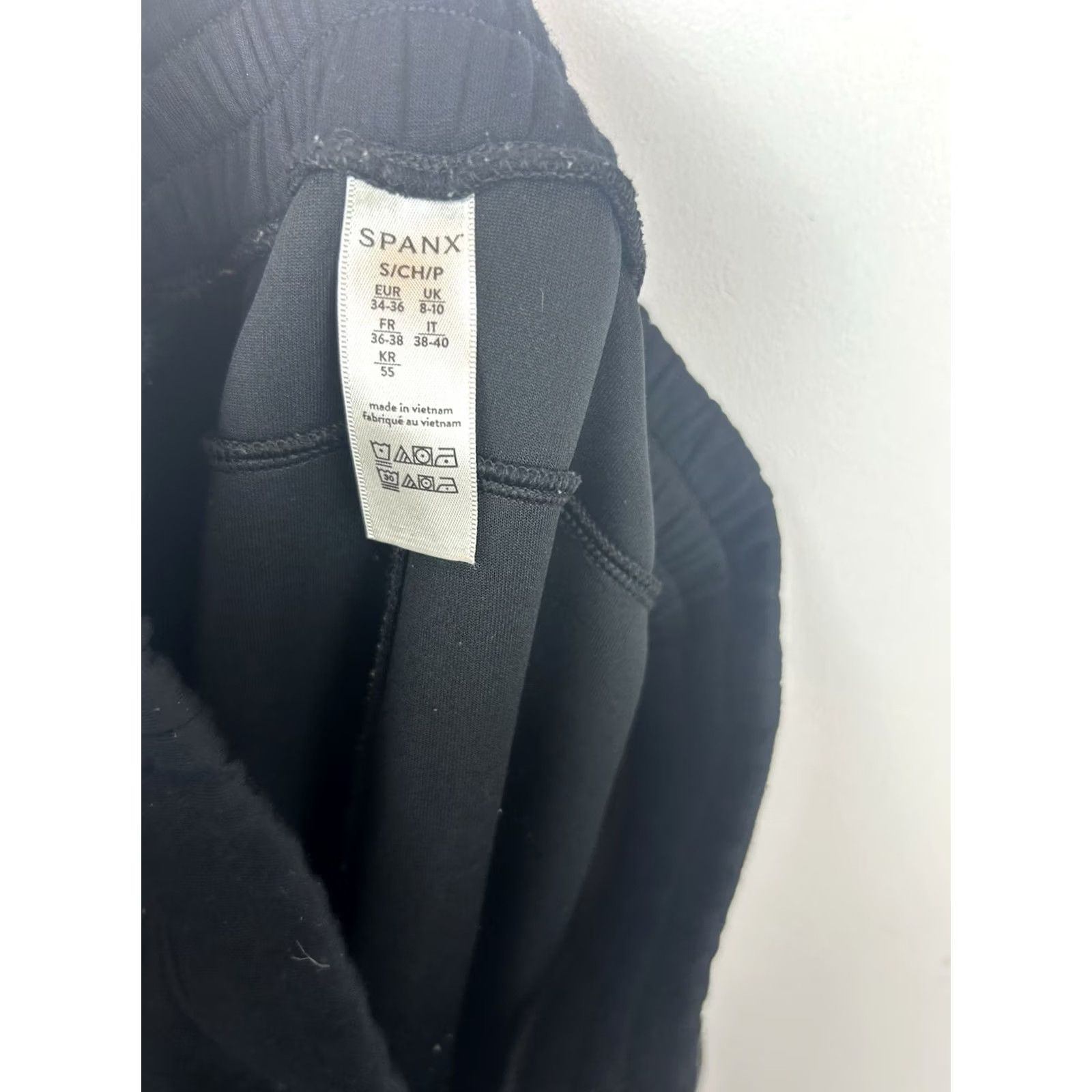 Spanx Spanx Pants Womens Small Black Nylon Spandex Casual Comfort Pull On RN 112121 Size 28" / US 6 / IT 42 - 3 Thumbnail
