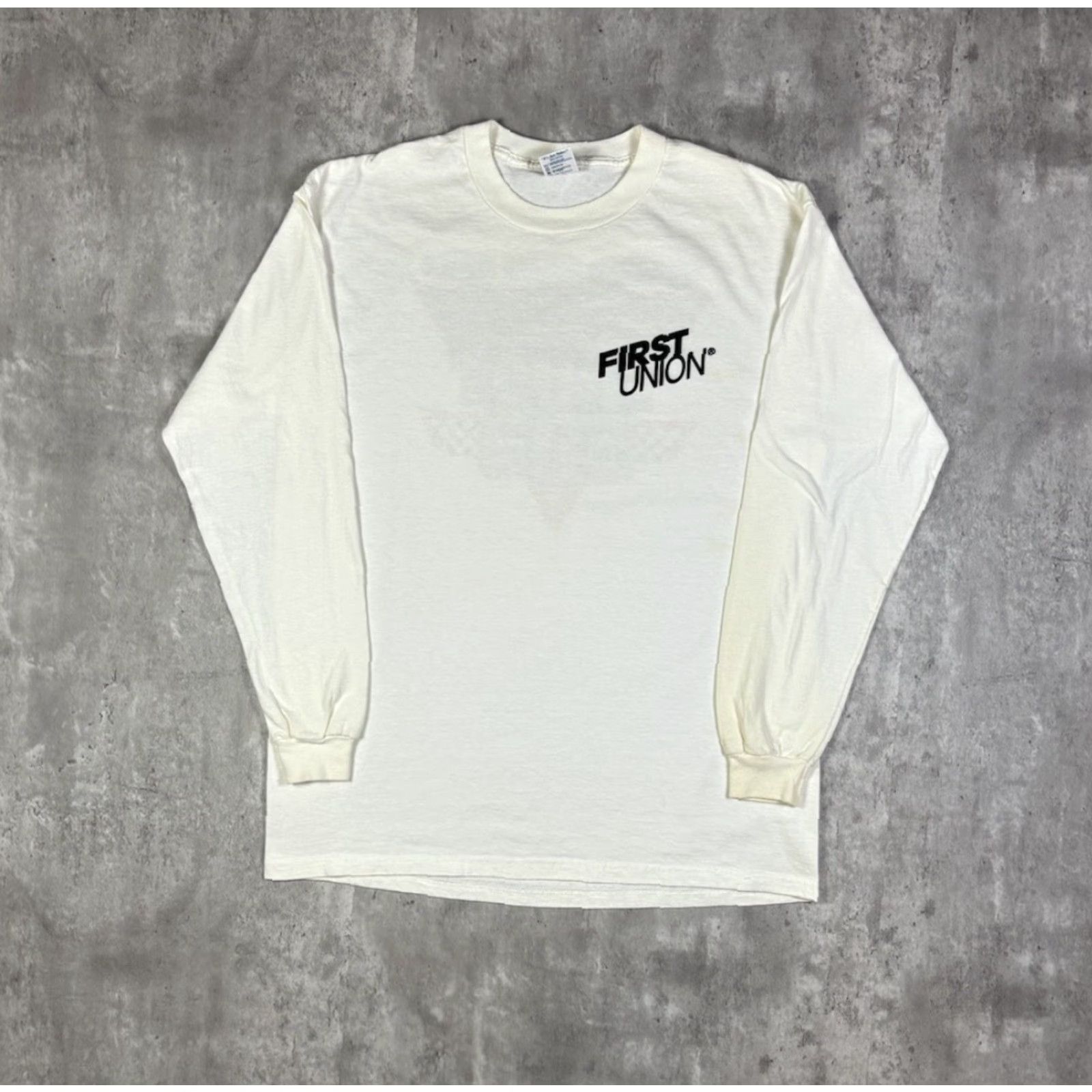 Delta VINTAGE Delta T-Shirt Long Sleeve Graphic Print Crew Neck 90s Retro Men L White Cotton Size US L / EU 52-54 / 3 - 6 Thumbnail