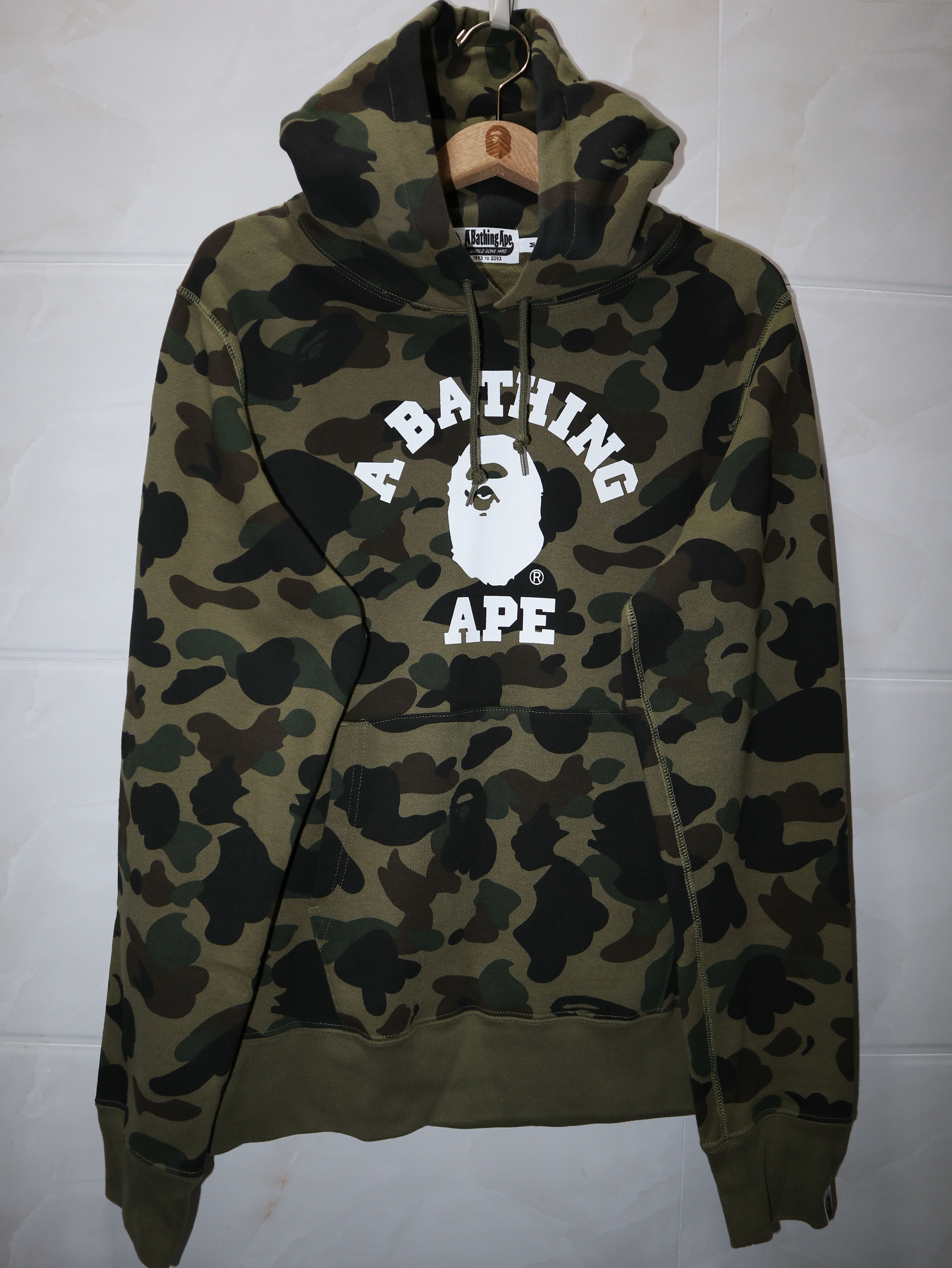 Bape A Bathing Ape Ape Head Logo 1st Camo Hoodie Size US M / EU 48-50 / 2 - 2 Thumbnail