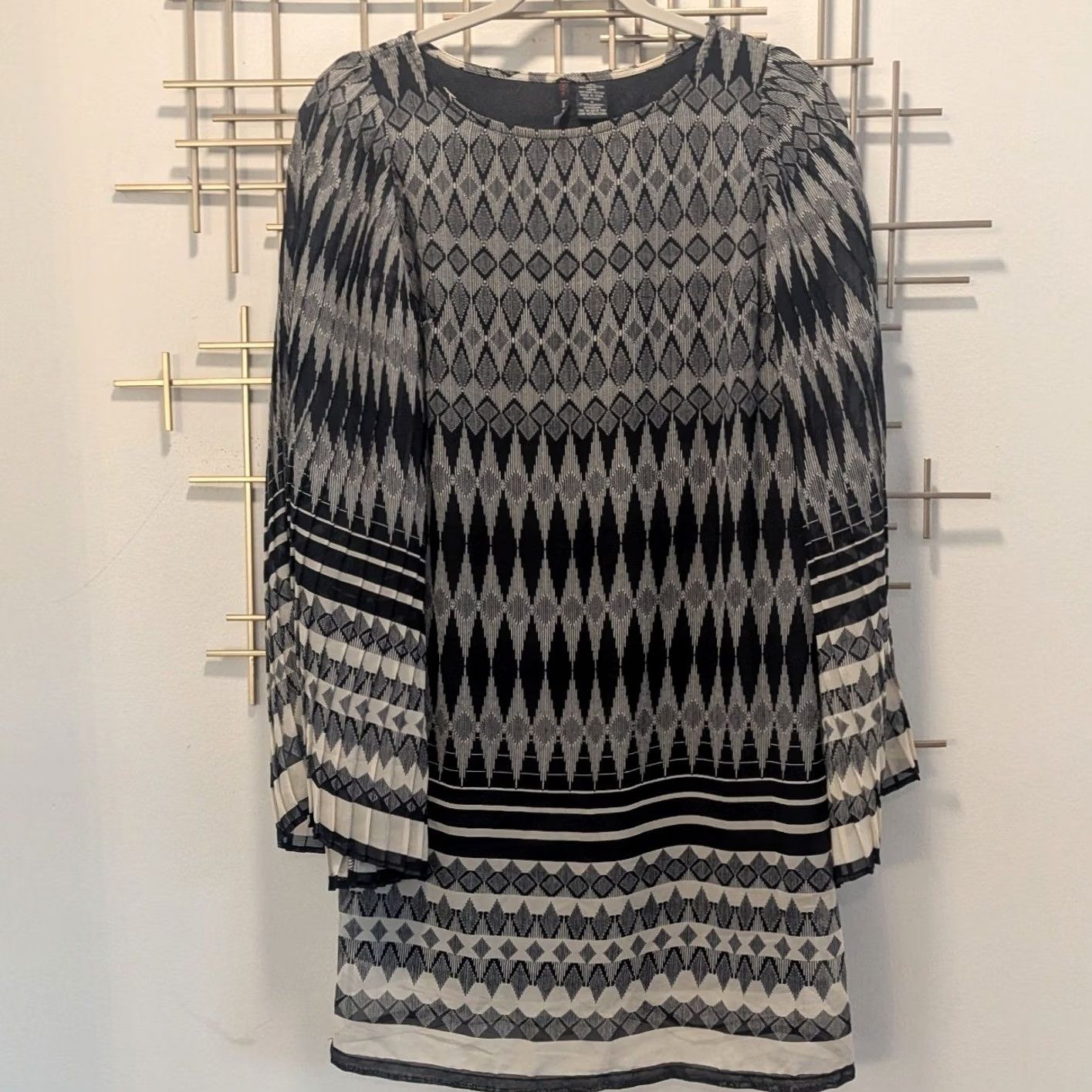 Vintage Fire Los Angeles Black Cream Geometric Print Pleated Bell Sleeve Shift Mini Dress Womens M Size M / US 6-8 / IT 42-44 - 2 Thumbnail