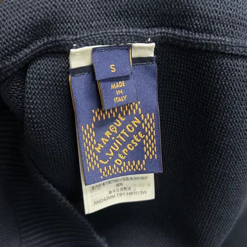 Louis Vuitton Louis Vuitton Blue embroidered medal logo sweater 2502-Nex Size US S / EU 44-46 / 1 - 5 Thumbnail