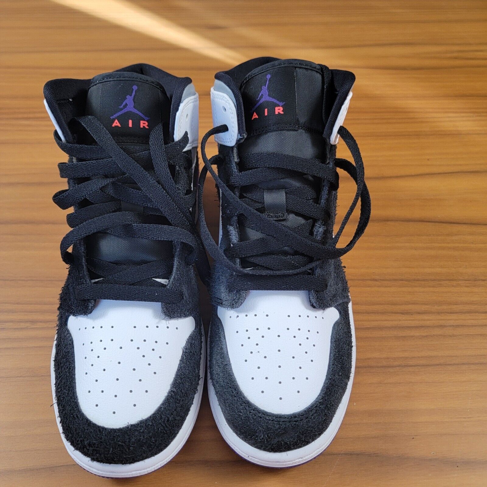 Jordan Brand Air Jordan 1 Mid SE GS 'Varsity Purple' Sz 6Y BQ6931-105 Size US 6 / EU 39 - 4 Thumbnail