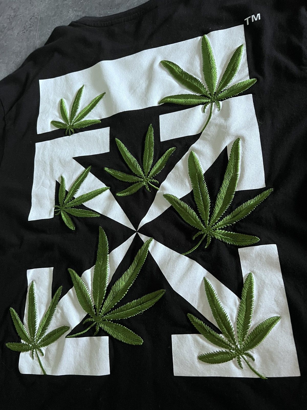 Off-White New Off-White Weed Arrows Over Skate Short-Sleeve Tee Size US M / EU 48-50 / 2 - 2 Thumbnail