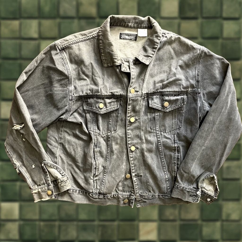 Vintage VINTAGE Expressions Denim Jacket Short 80s Grunge Mens L Gray Cotton Distressed Pockets Button Front Size US L / EU 52-54 / 3 - 1 Thumbnail