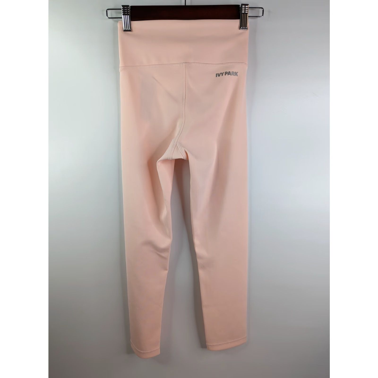 Ivy Park **IVY PARK Pink Yoga Leggings XS Capri** User: **IVY PARK Pink Capri Leggings XS** Size 26" / US 2 / IT 38 - 5 Thumbnail