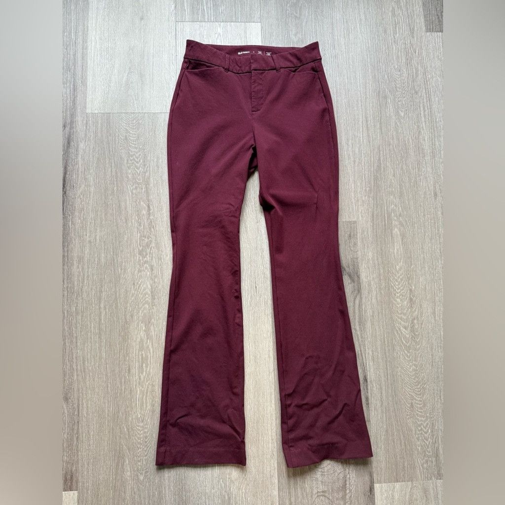 Old Navy Old Navy Red Flare Pants with Stretch Waistband Size 27" / US 4 / IT 40 - 1 Thumbnail