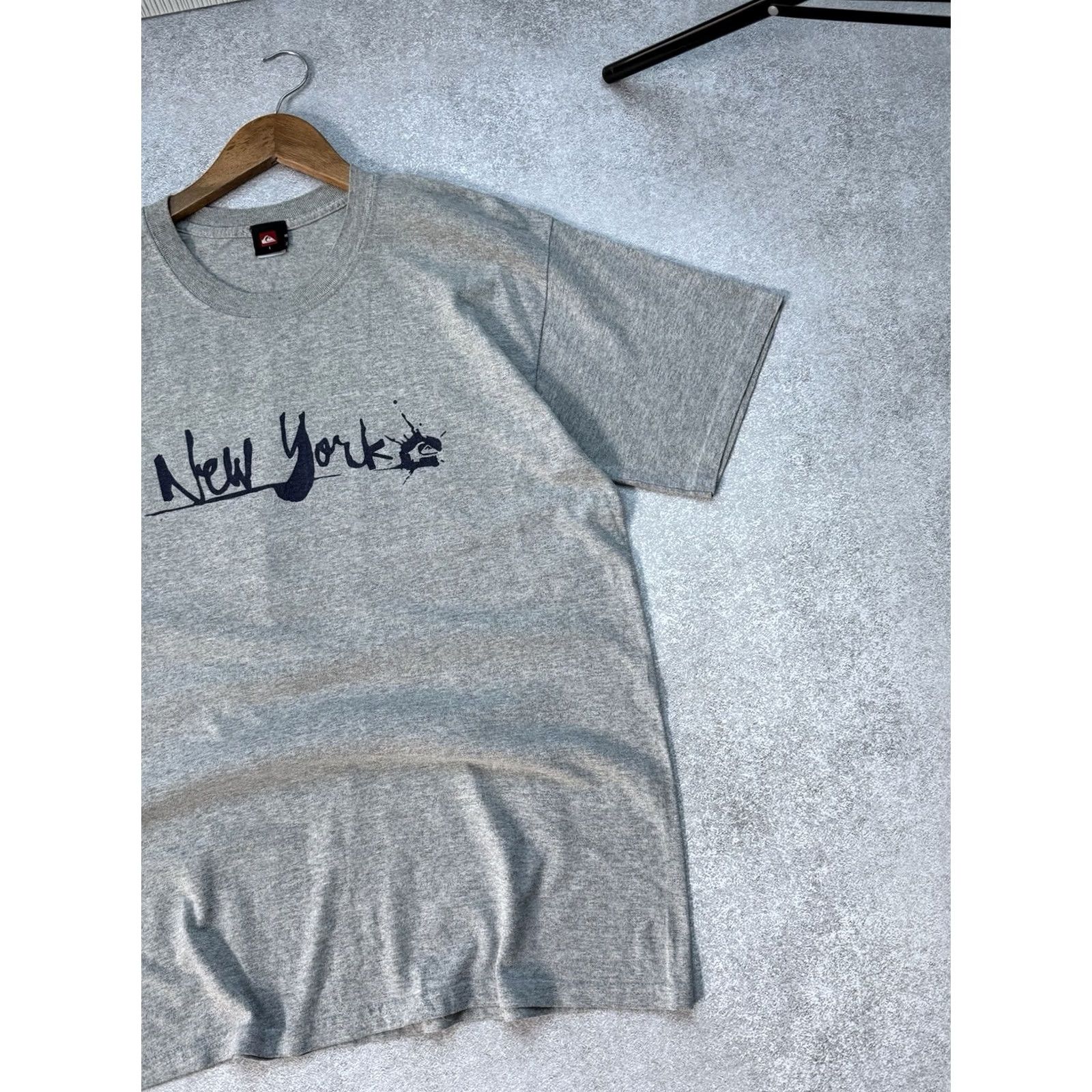 Quiksilver VINTAGE Quiksilver Board T-Shirt Gray L Crew Neck Short Sleeve Men US NY Y2K 90s Big Logo Summer Beach USA Shirt Size US L / EU 52-54 / 3 - 4 Thumbnail