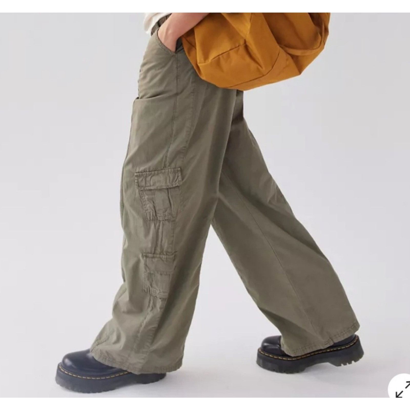Urban Outfitters BDG Women’s Khaki Y2K Cargo Pants Size Small Size 28" / US 6 / IT 42 - 2 Thumbnail