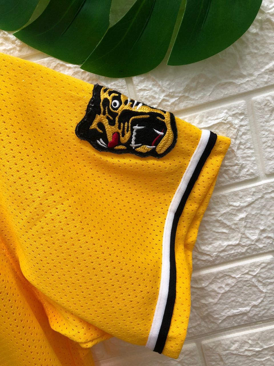 Vintage HANSHIN TIGERS Officials Baseball Jersey player SIGNATURE Size US L / EU 52-54 / 3 - 10 Thumbnail