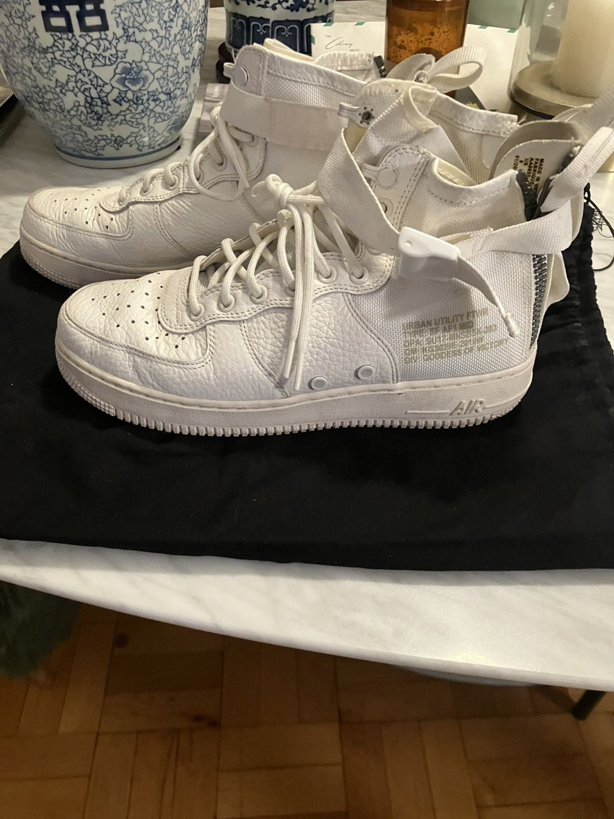 Nike Nike SF Air Force 1 Mid QS GS ‘Triple White’ Size US 8 / EU 41 - 4 Thumbnail