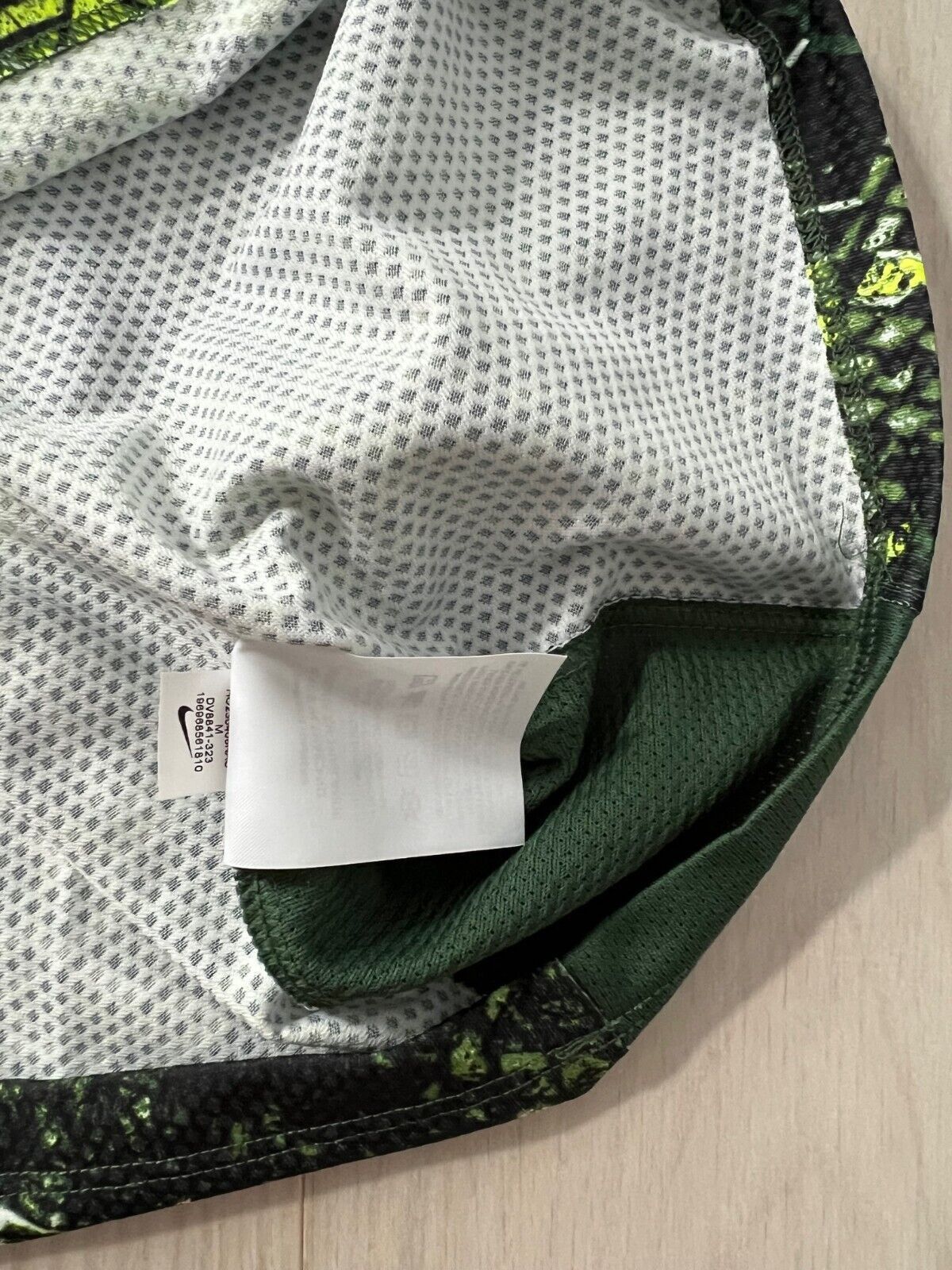 Nike Nike Court DV8841 Dri-Fit Tennis Victory Top Novelty Green M Size US M / EU 48-50 / 2 - 5 Thumbnail