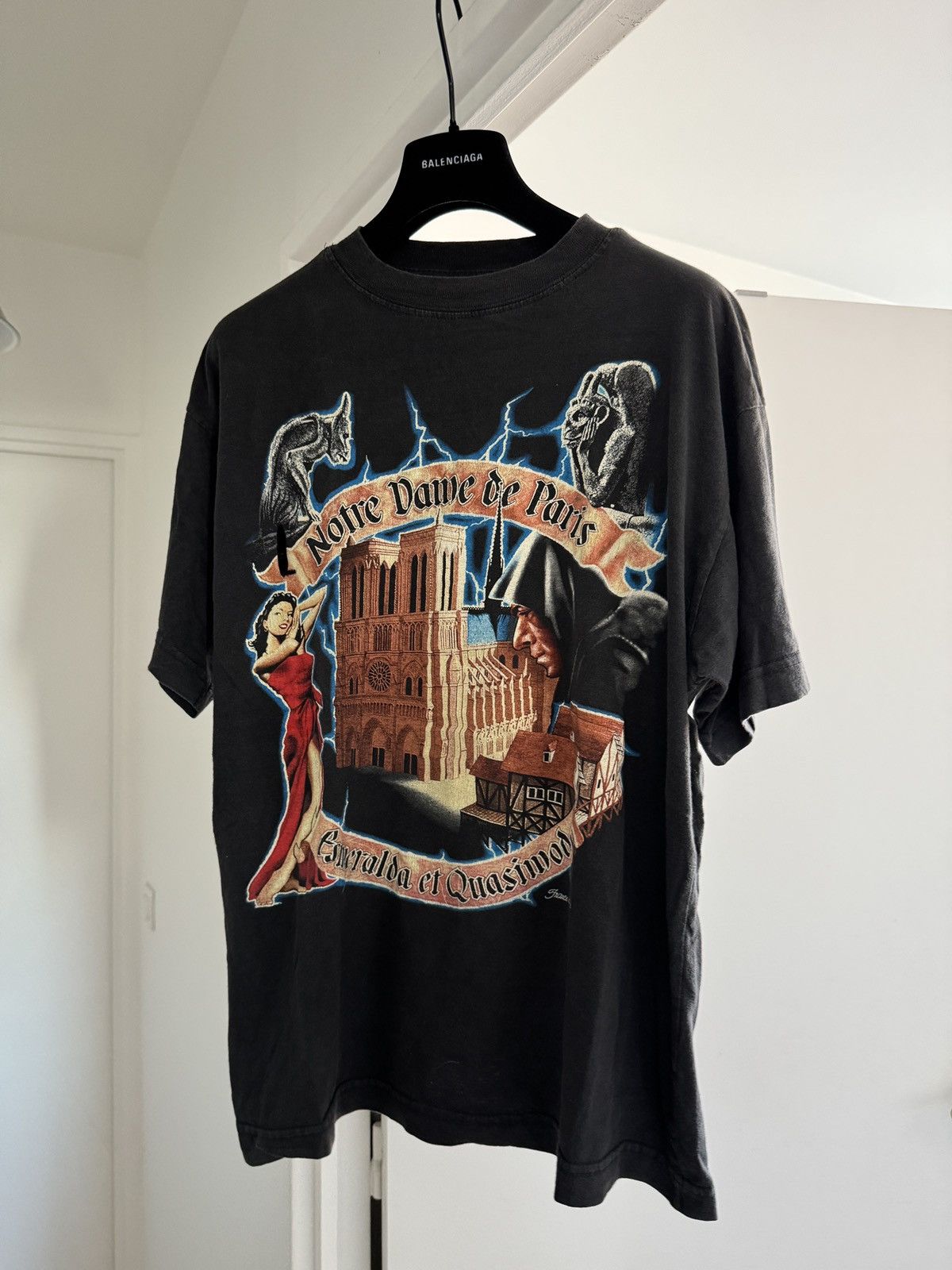 Vintage *RARE* VINTAGE PARIS NOTRE DAME CHURCH GOD QUASIMODO TV SHOW Size US XL / EU 56 / 4 - 1 Thumbnail