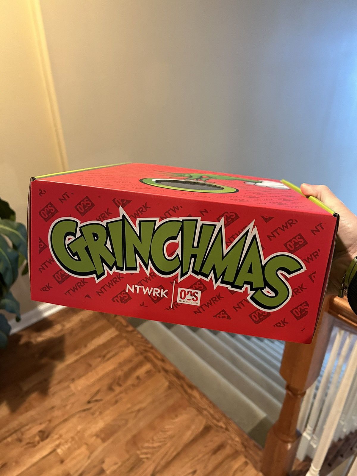 Nike Ntwrk x OOS x Moondust Studios Grinch box Size ONE SIZE - 2 Thumbnail