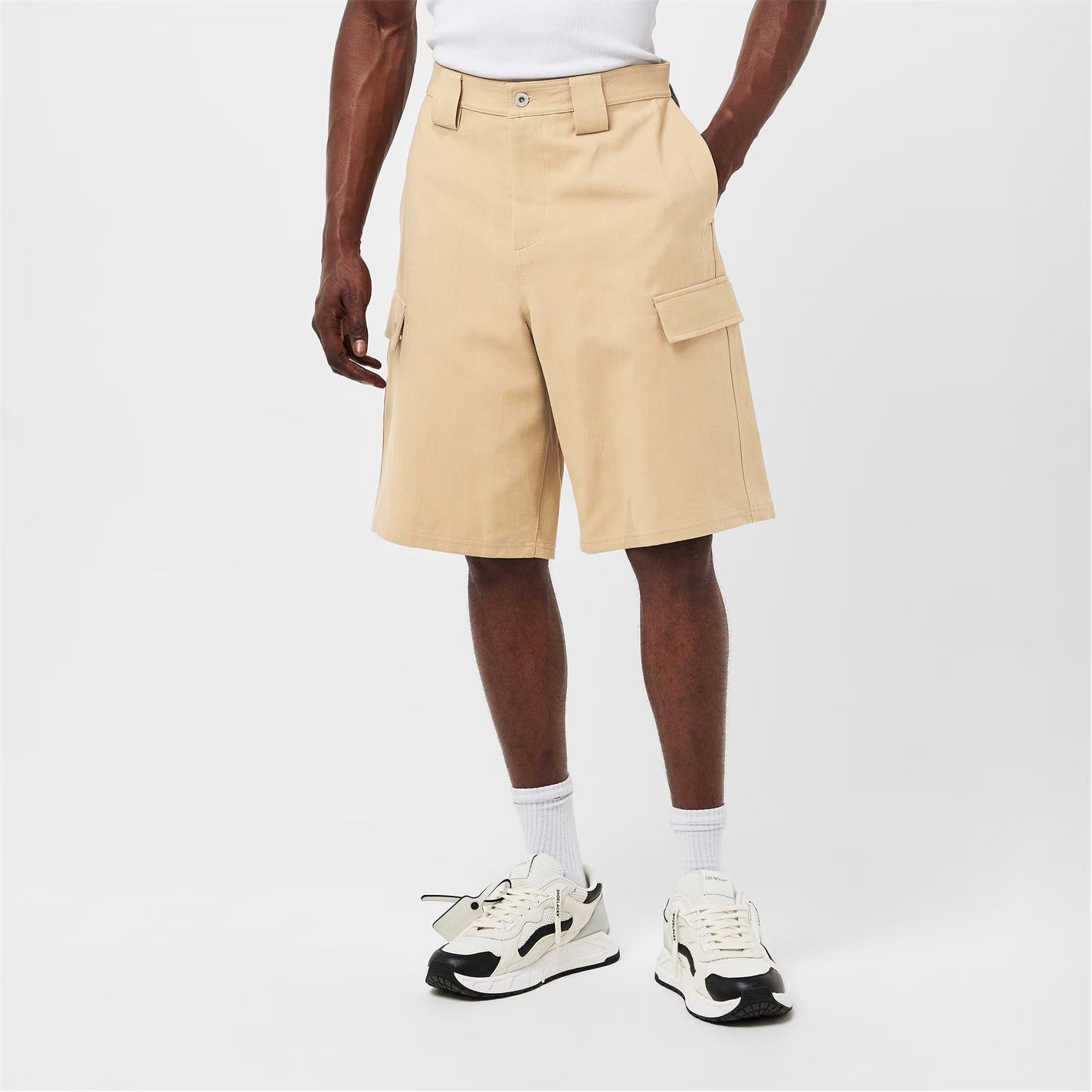 Off-White o1g2r1mq0326 Relaxed Fit Cargo Shorts in Sand Size US 30 / EU 46 - 3 Thumbnail