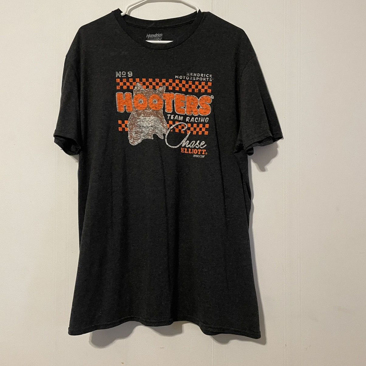 Other Hooters Chase Elliott Hendrick Motorsport Black T Shirt Size US XL / EU 56 / 4 - 1 Thumbnail