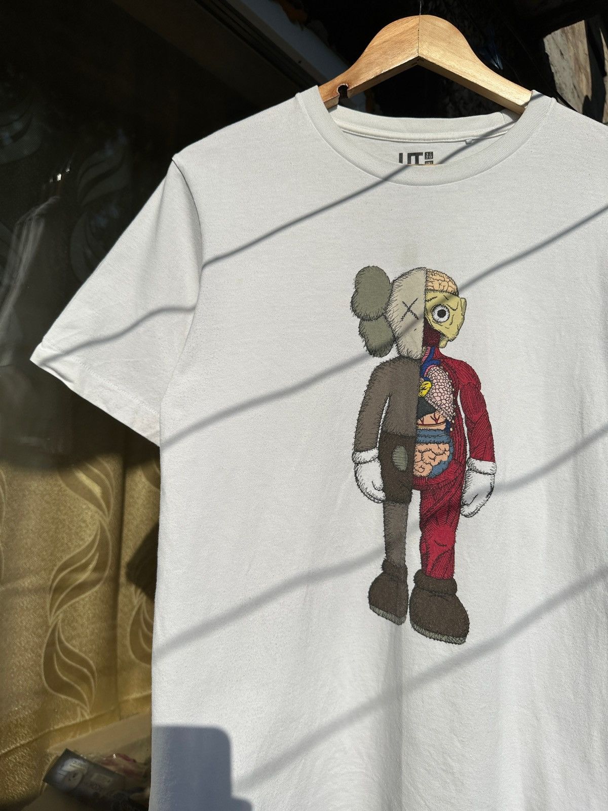 Kaws × Uniqlo Vintage Uniqlo x Kaws x Sesame Street White T-Shirt Size US M / EU 48-50 / 2 - 2 Thumbnail