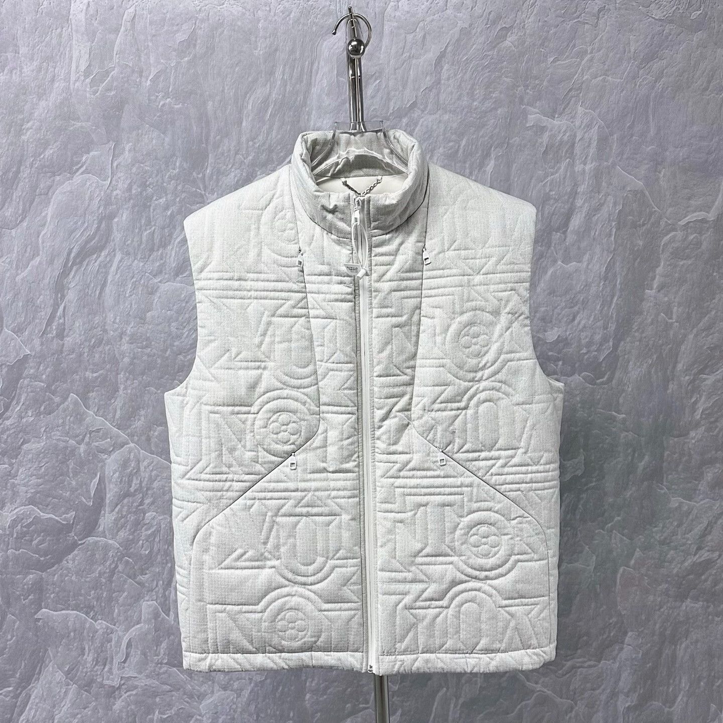 Louis Vuitton louis vuitton embossed zippers down vest Size US L / EU 52-54 / 3 - 1 Thumbnail